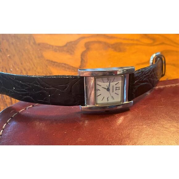 Women's 23mm Silver Tone Guess Watch,, Black Leather Band, G55170L - Picture 2 of 3